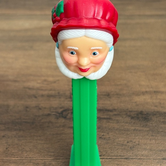 MRS CLAUS Holiday CHRISTMAS Candy PEZ Dispenser Green Red & White Feet 2006 - Picture 2 of 8